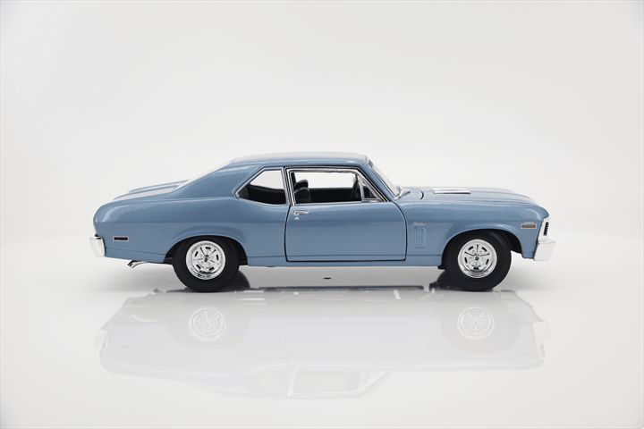 Maisto 1/18 SE 1970 Chevrolet Nova SS Coupe - Metallic Blue