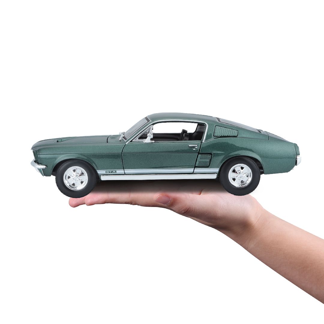 Maisto 1/18 SE 1967 Ford Mustang GTA Fastback - Metallic Green