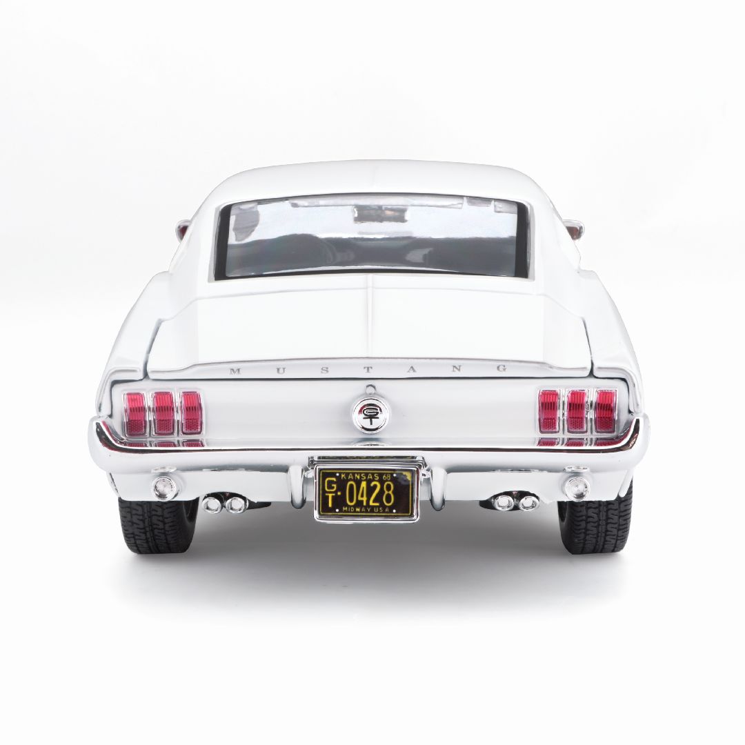 Maisto 1/18 SE 1968 Ford Mustang GT Cobra Jet - White