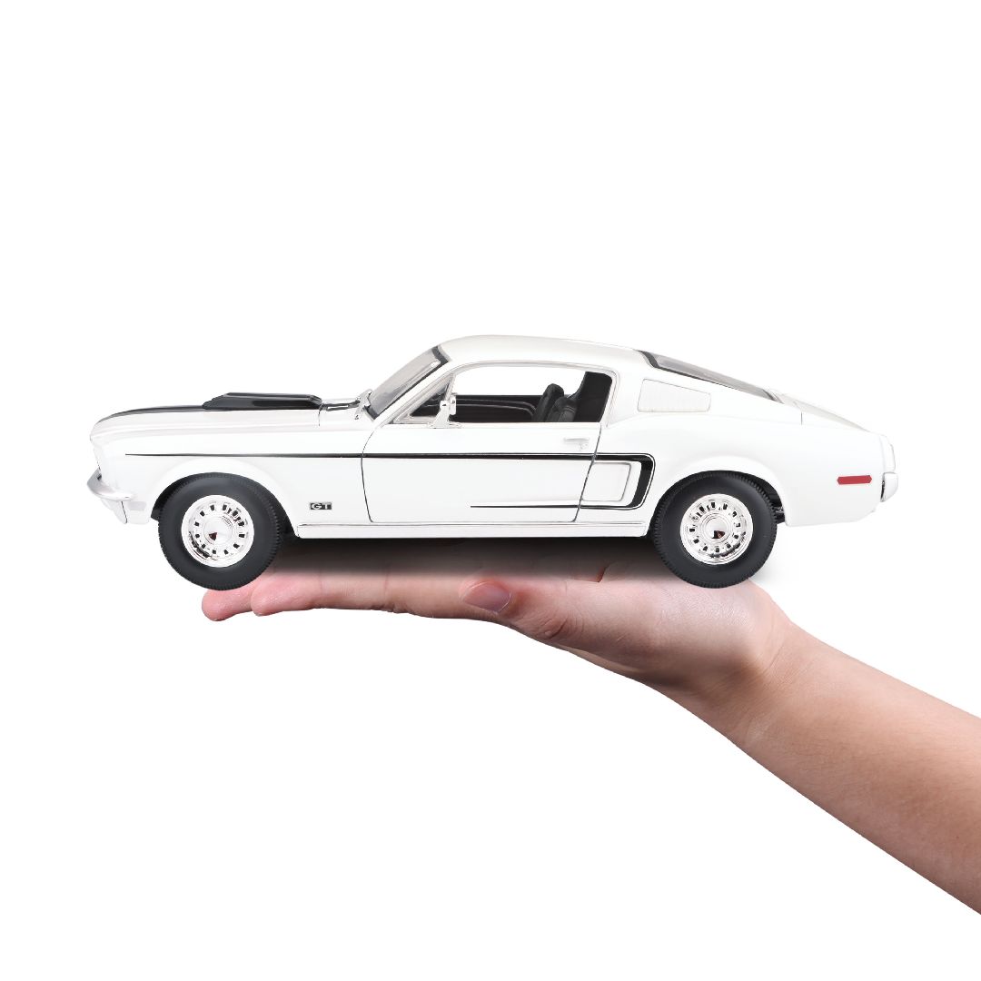 Maisto 1/18 SE 1968 Ford Mustang GT Cobra Jet - White