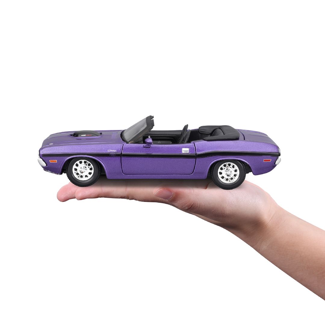Maisto 1/24 SE 1970 Dodge Challenger R/T Convertible - Purple
