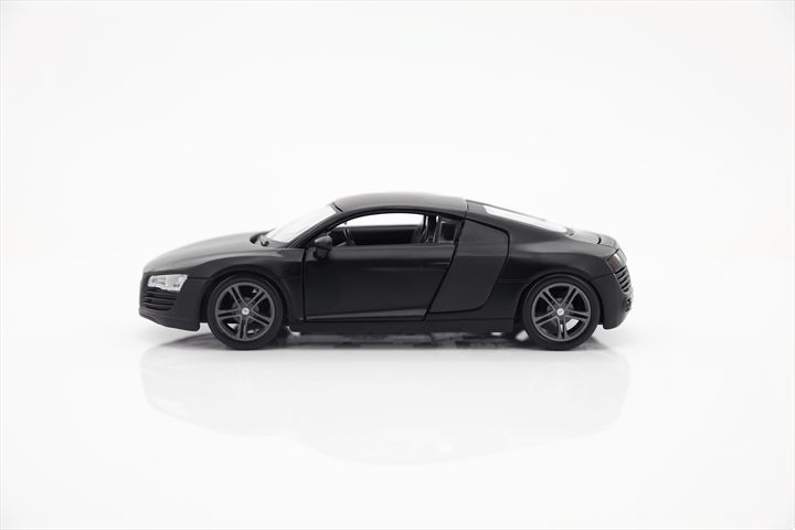 Maisto 1/24 SE Audi R8 - Matte Black