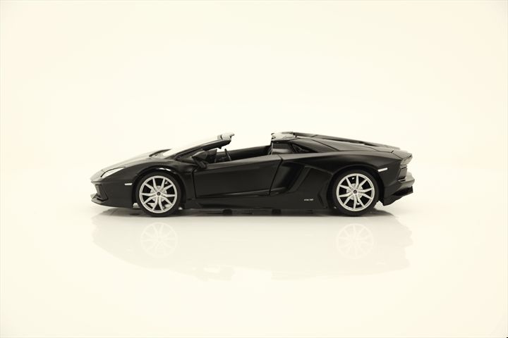 Maisto 1/24 SE Lamborghini Aventador LP 700-4 Roadster (Black)