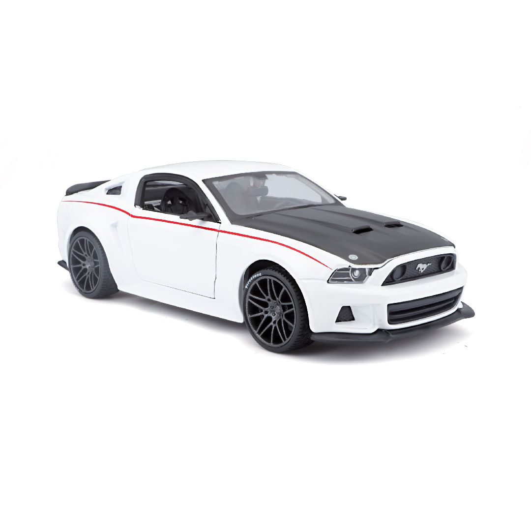 Maisto 1/24 SE 2014 Ford Mustang Street Racer - White