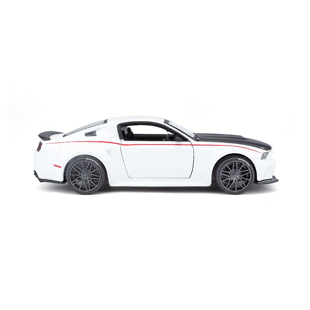 Maisto 1/24 SE 2014 Ford Mustang Street Racer - White