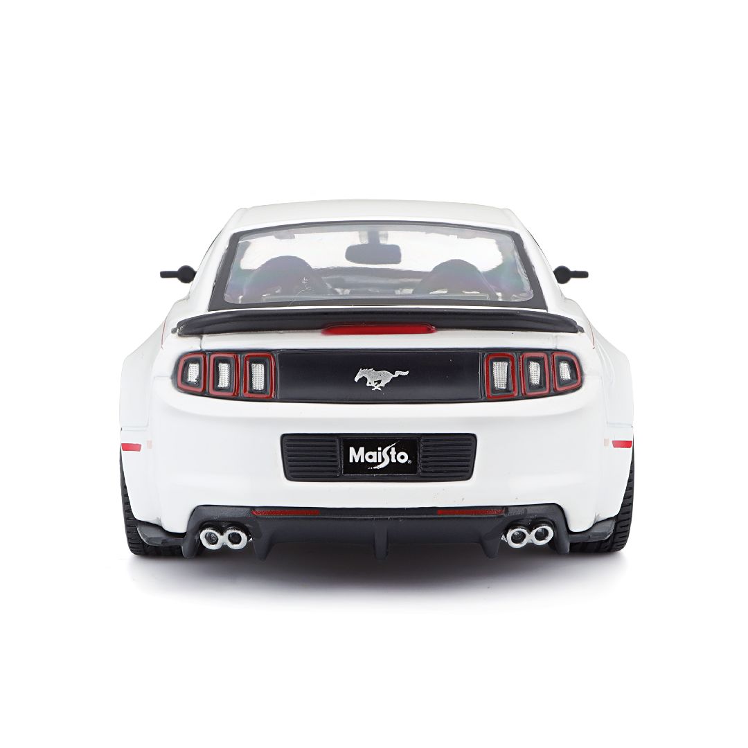 Maisto 1/24 SE 2014 Ford Mustang Street Racer - White