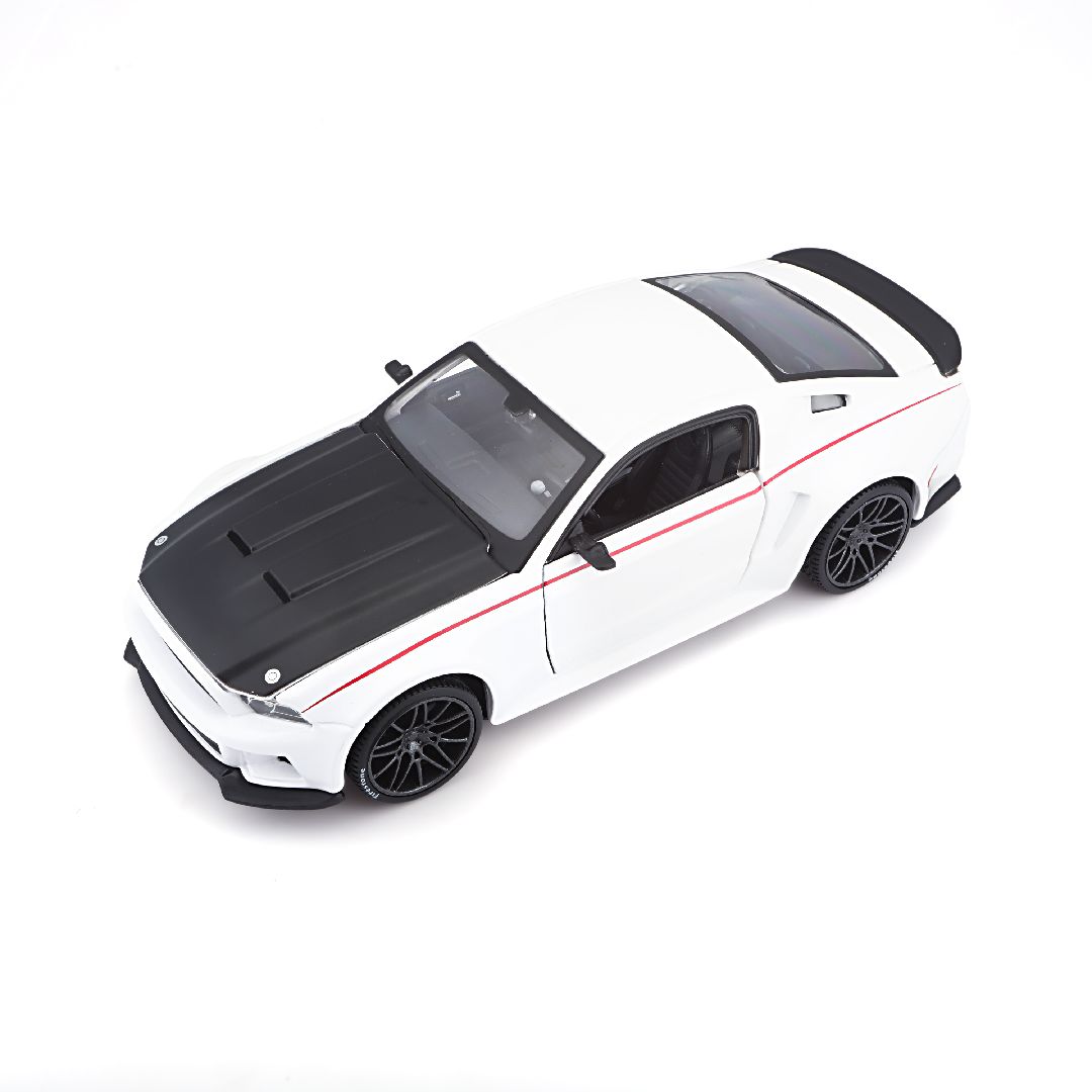 Maisto 1/24 SE 2014 Ford Mustang Street Racer - White