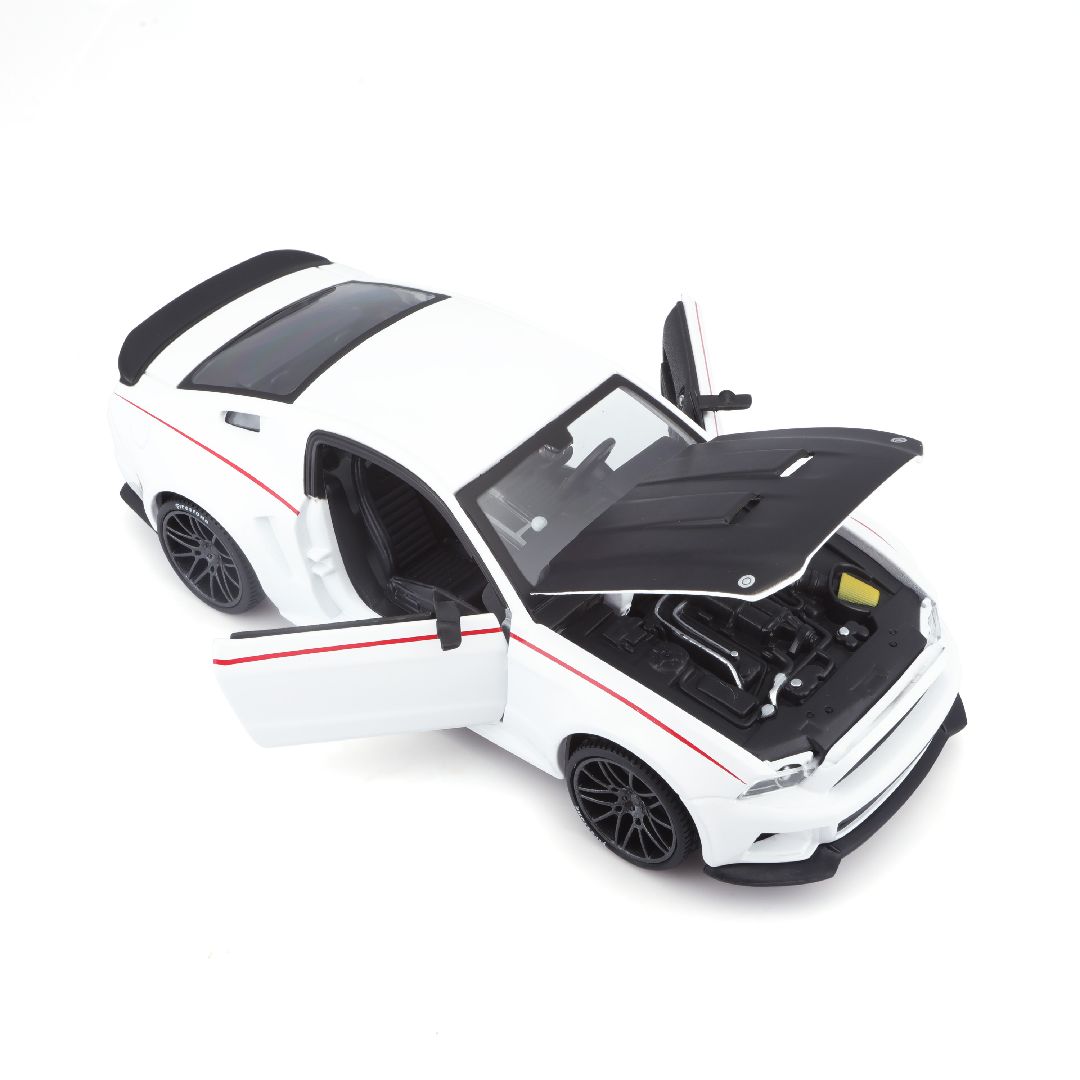 Maisto 1/24 SE 2014 Ford Mustang Street Racer - White
