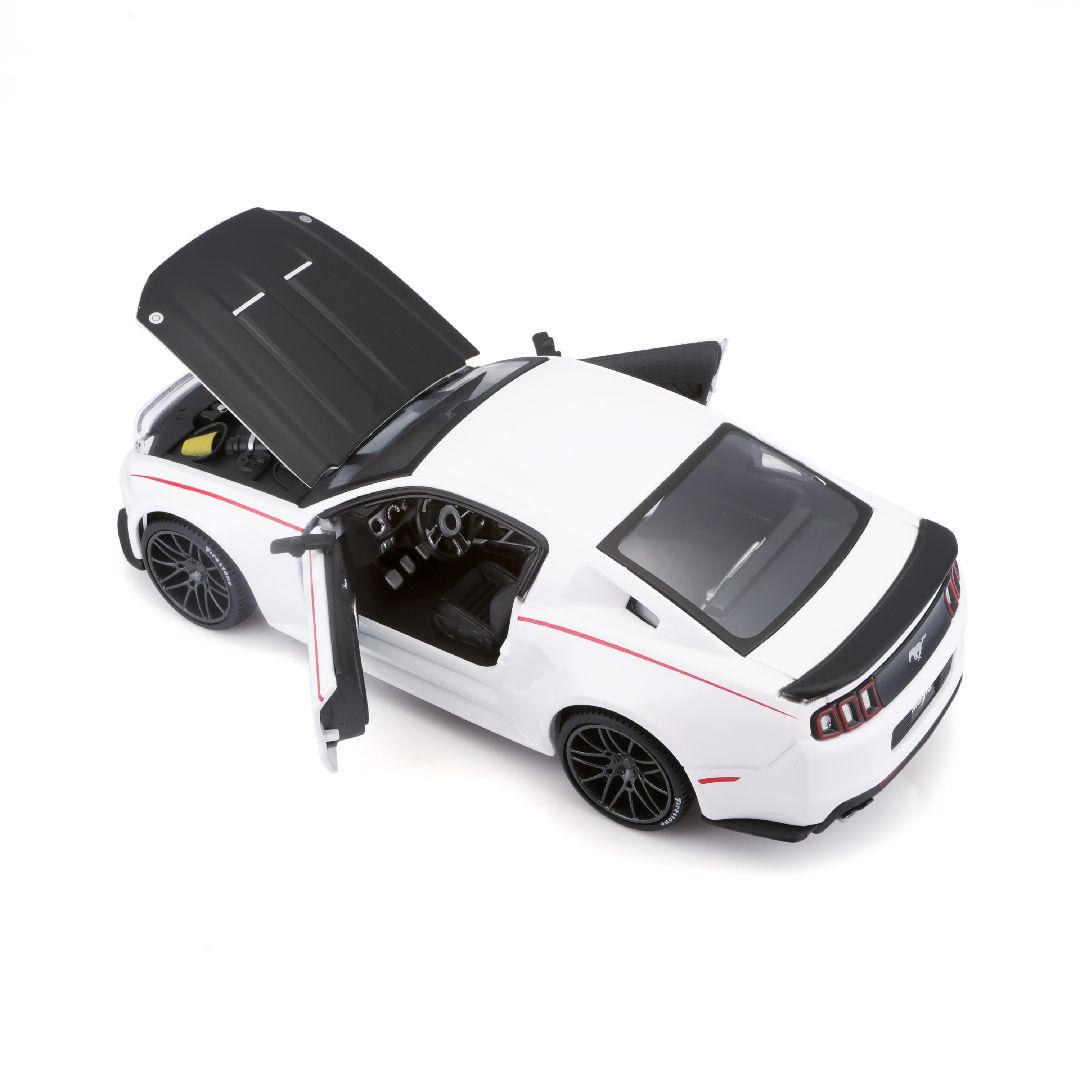 Maisto 1/24 SE 2014 Ford Mustang Street Racer - White