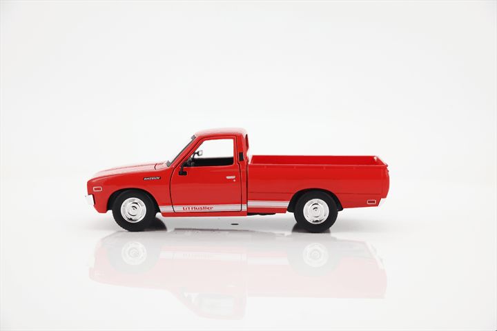 Maisto 1/24 SE 1973 Datsun 620 Pick-up (Red)