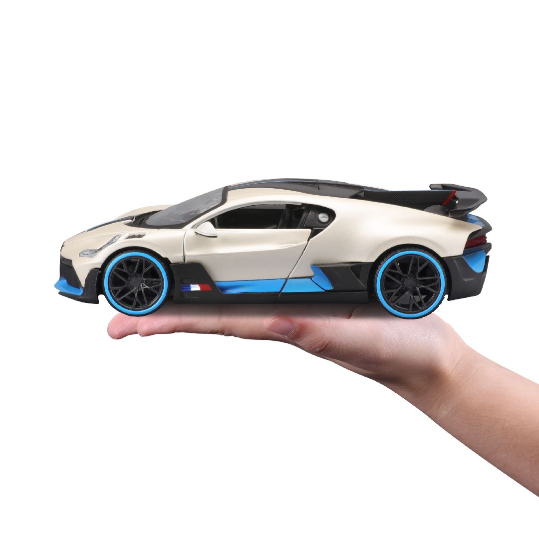 Maisto 1/24 SE Bugatti Divo - Met White