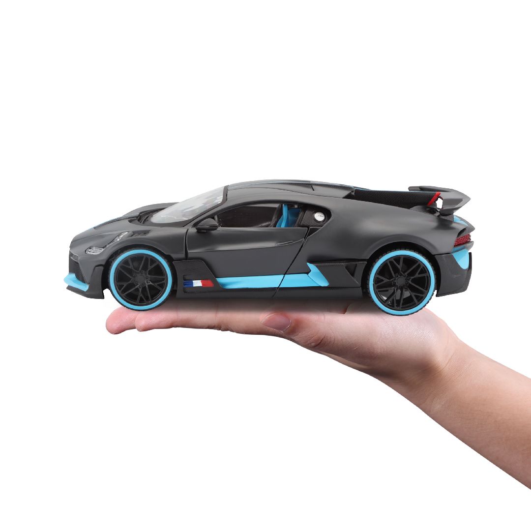 Maisto 1/24 SE Bugatti Divo (Charcoal/Blue)