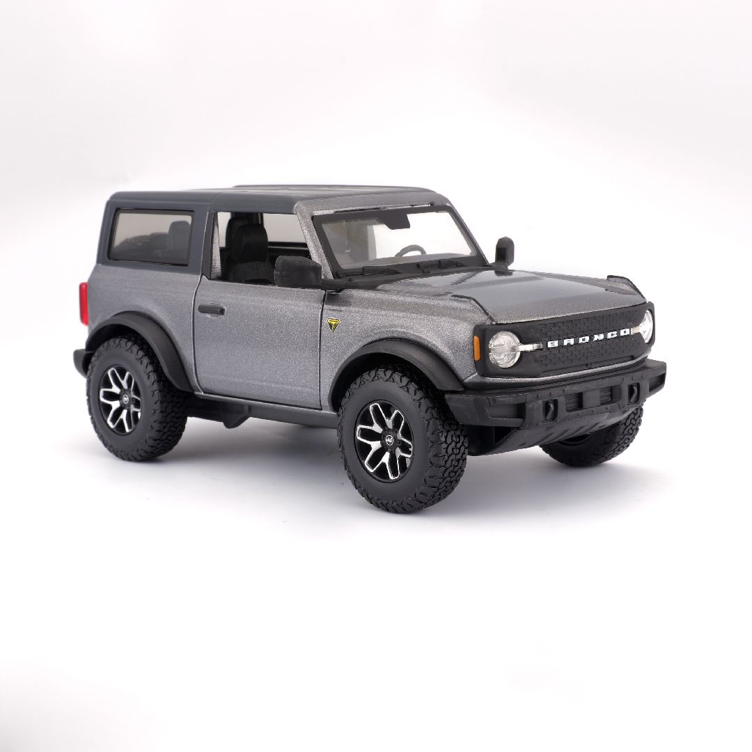 Maisto 1/24 SE 2021 Ford Bronco Badlands 2 dr. - Grey