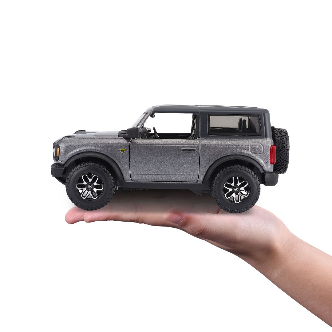 Maisto 1/24 SE 2021 Ford Bronco Badlands 2 dr. - Grey
