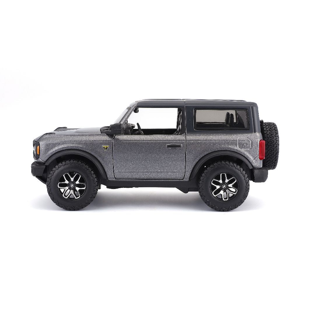 Maisto 1/24 SE 2021 Ford Bronco Badlands 2 dr. - Grey