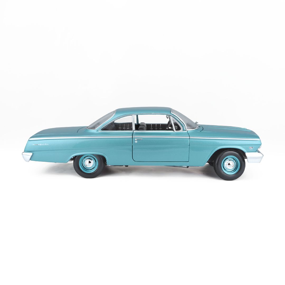 Maisto 1/18 SE 1962 Chevrolet Bel Air - Metallic Light Blue