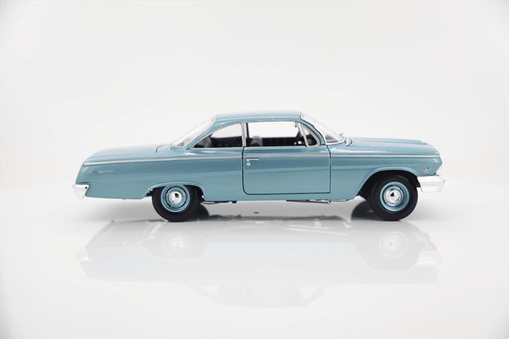 Maisto 1/18 SE 1962 Chevrolet Bel Air - Metallic Light Blue