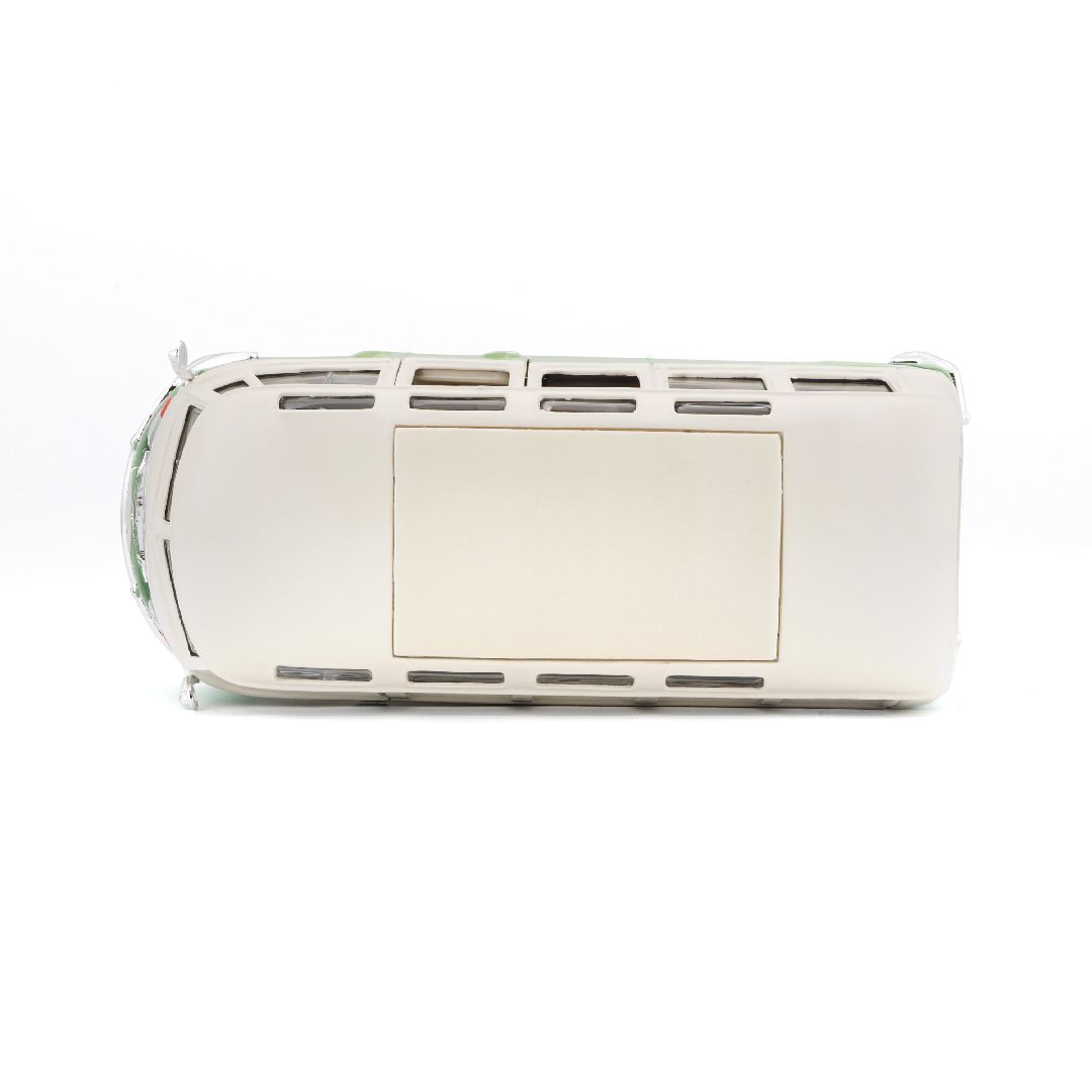 Maisto 1/25 SE Volkswagen Van "Samba" - Green/Cream