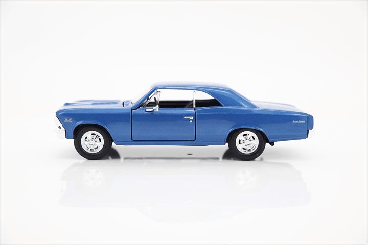 Maisto 1/24 SE 1966 Chevrolet Chevelle SS 396 (Metallic Blue)