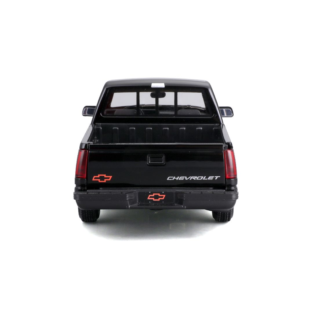 Maisto 1/24 SE 1993 Chevrolet 454 SS Pickup Truck - Black