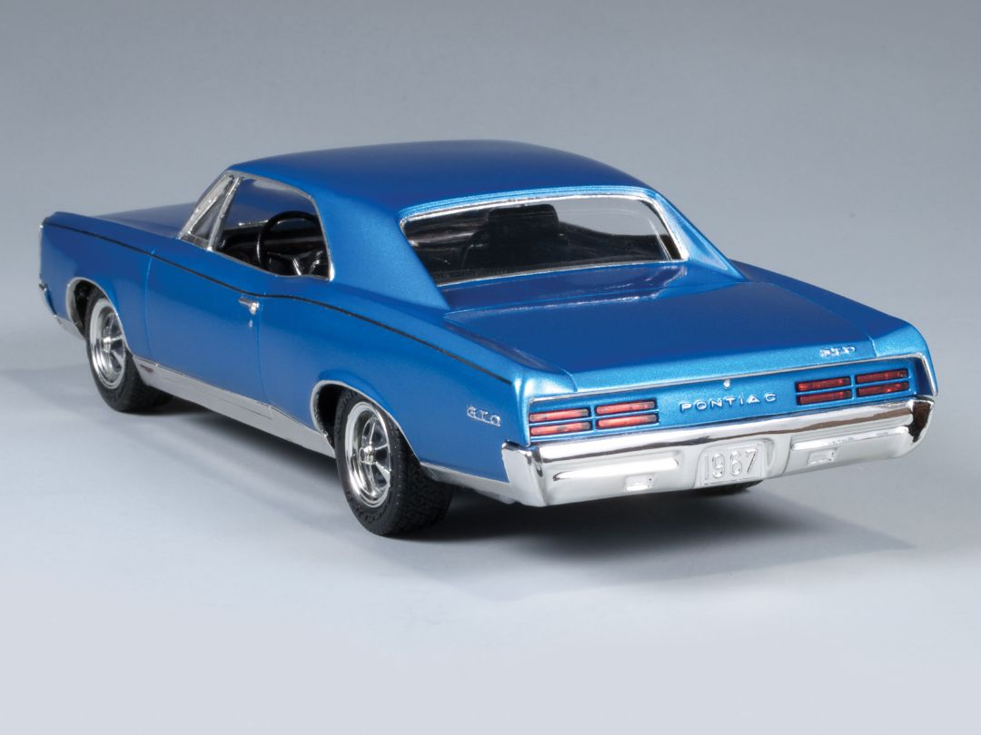MPC 1967 Pontiac GTO Molded in White 1/25 Model Kit (Level 2) - Click Image to Close