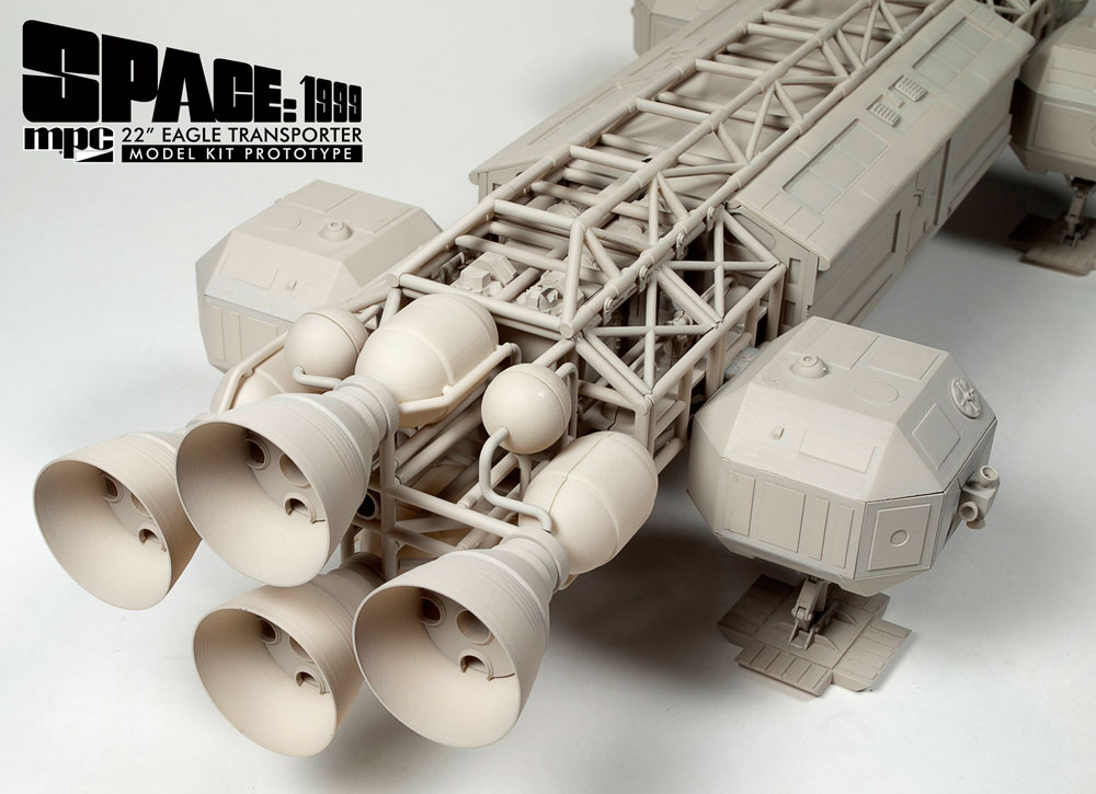 MPC Space 1999 Eagle Transporter 22 inch Model Kit (Level 2) - Click Image to Close