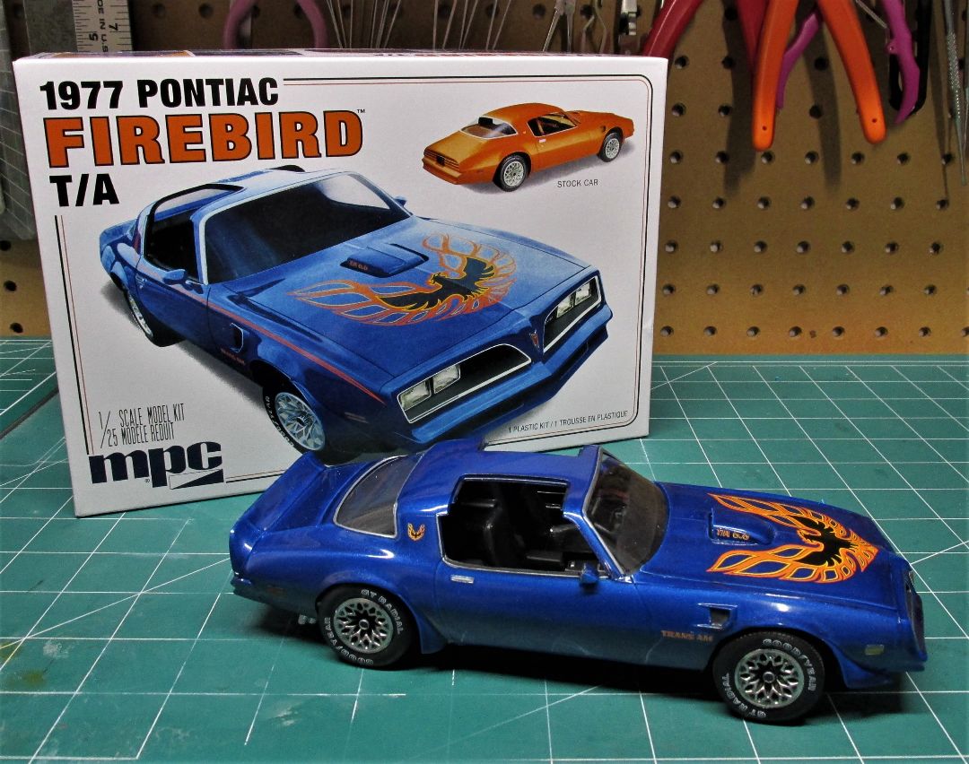 MPC 1977 Pontiac Firebird T/A 1/25 Model Kit (Level 2) - Click Image to Close