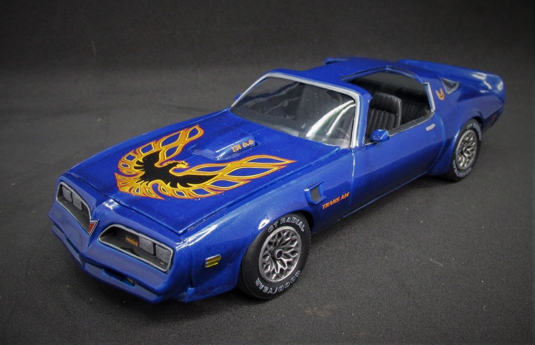 MPC 1977 Pontiac Firebird T/A 1/25 Model Kit (Level 2)