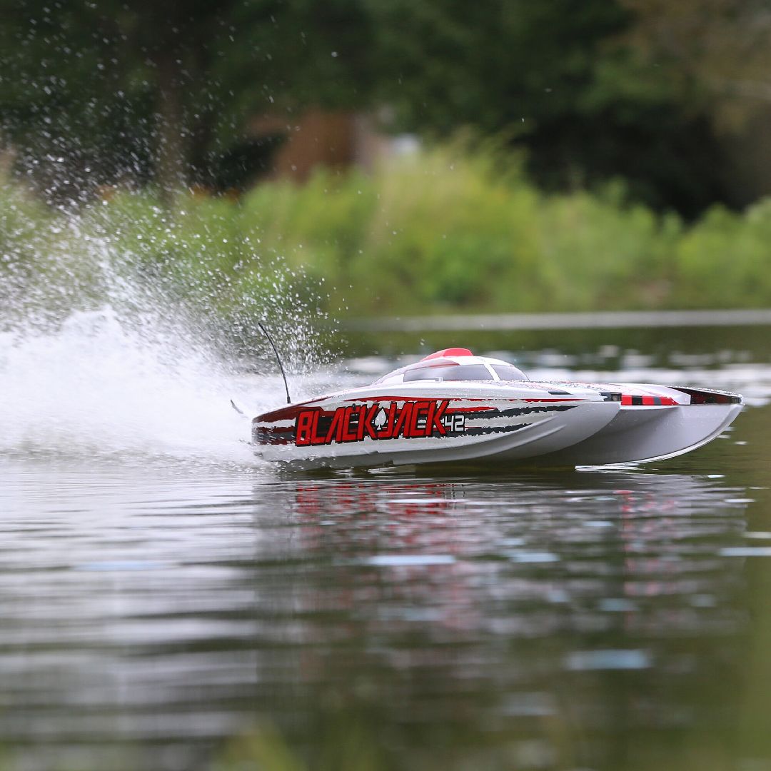 Pro Boat Blackjack 42-inch Brushless 8S Cat RTR - White/Red