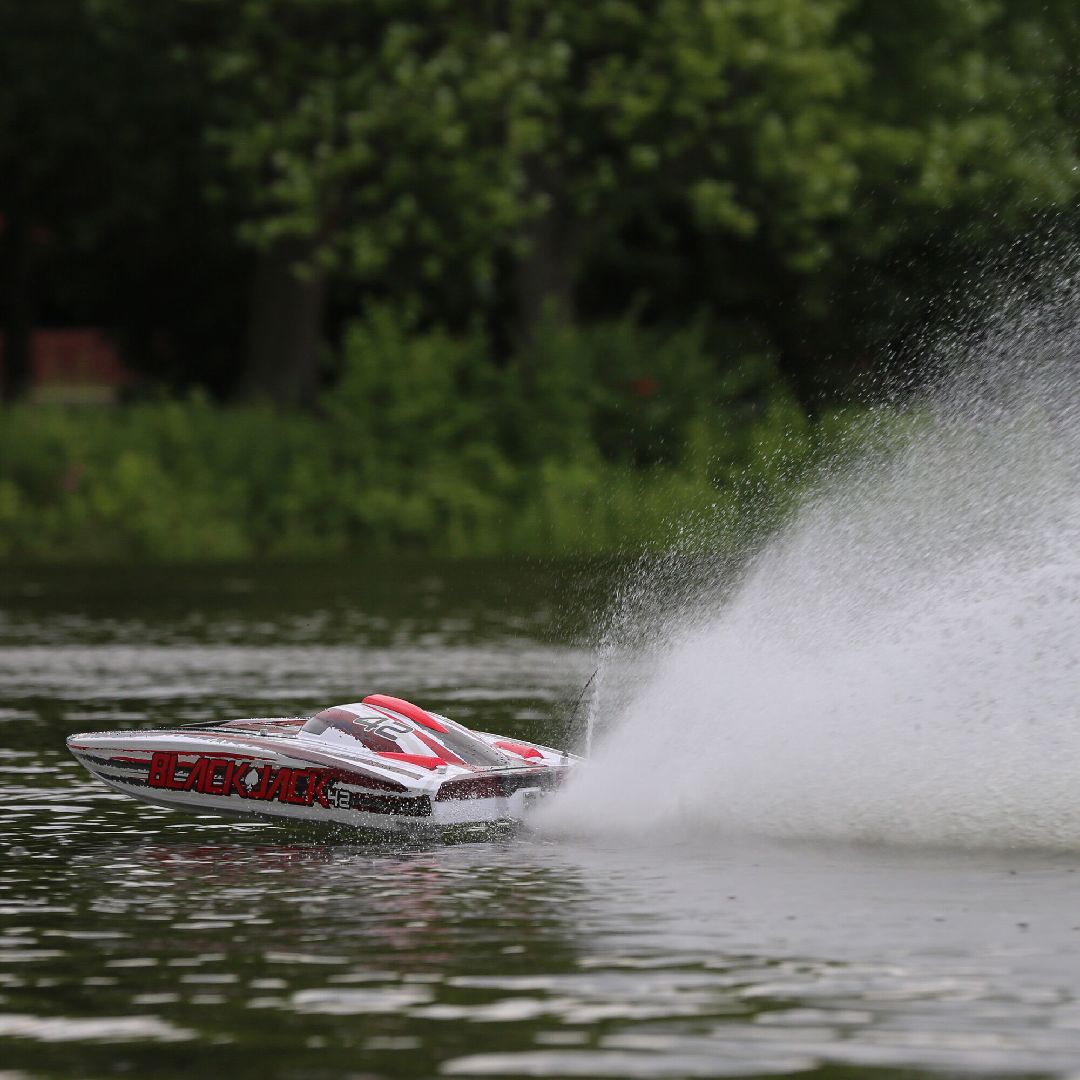 Pro Boat Blackjack 42-inch Brushless 8S Cat RTR - White/Red