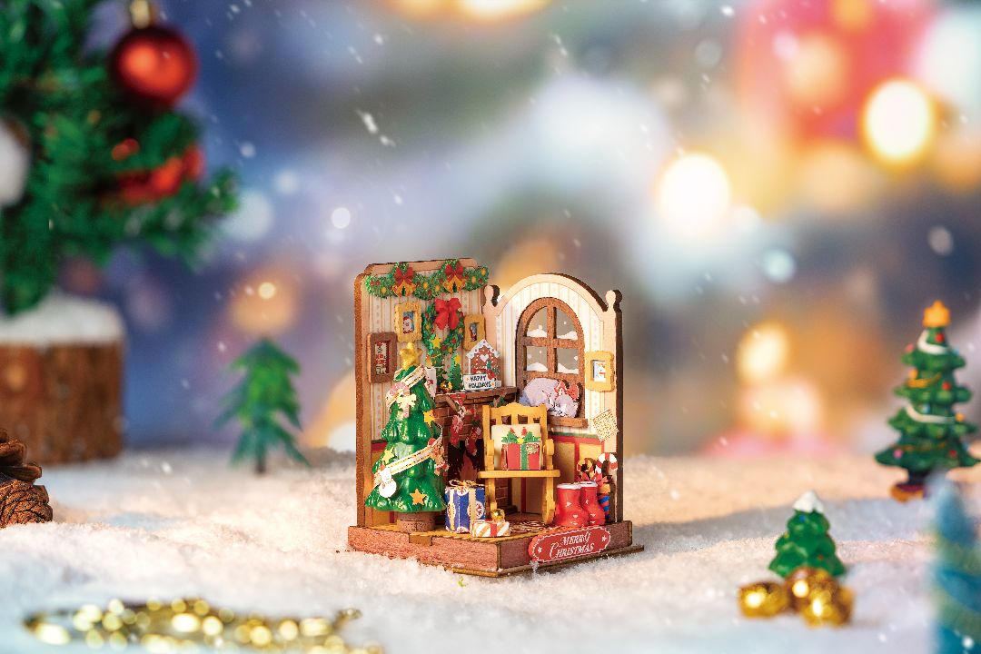 Rolife Christmas Fireplace DIY Miniature Doll House Kit