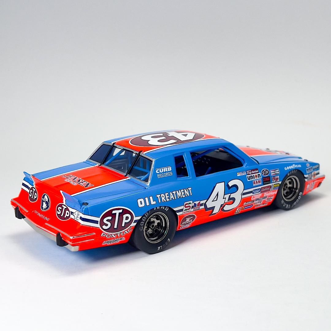 Salvinos JR 1/24 Richard Petty 1984 Pontiac Grand Prix Winner - Click Image to Close