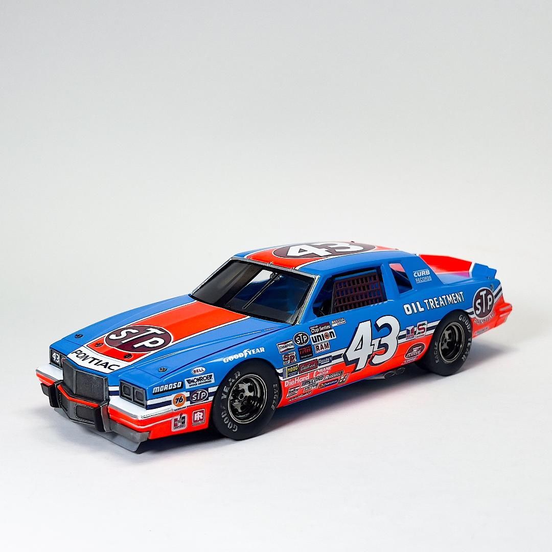 Salvinos JR 1/24 Richard Petty 1984 Pontiac Grand Prix Winner