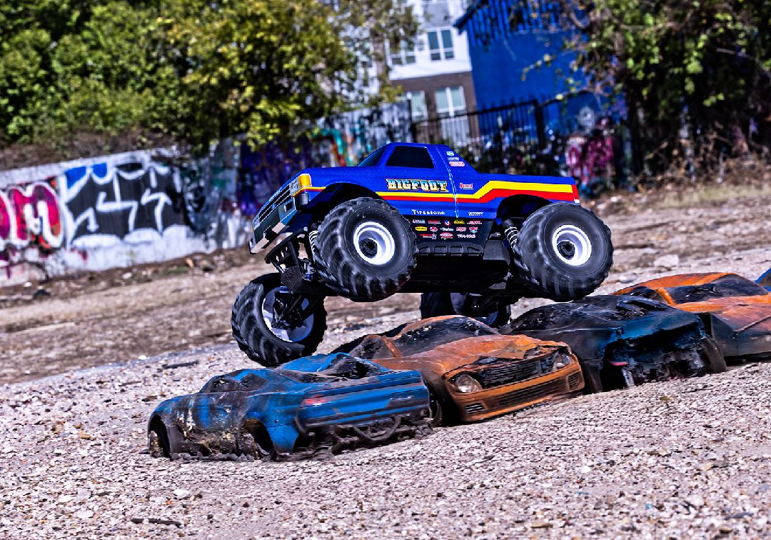 Traxxas 1/10 F-150 BL-2S 4X4 RTR - Bigfoot w/ Charger & Battery