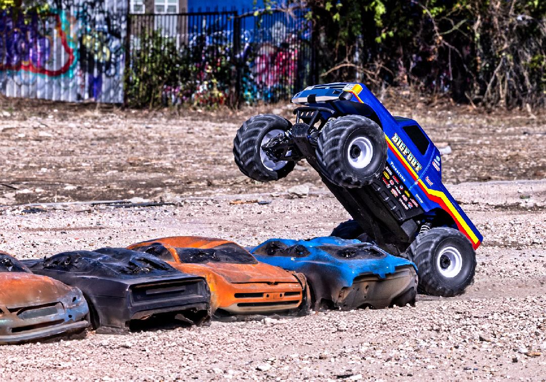 Traxxas 1/10 F-150 BL-2S 4X4 RTR - Bigfoot w/ Charger & Battery