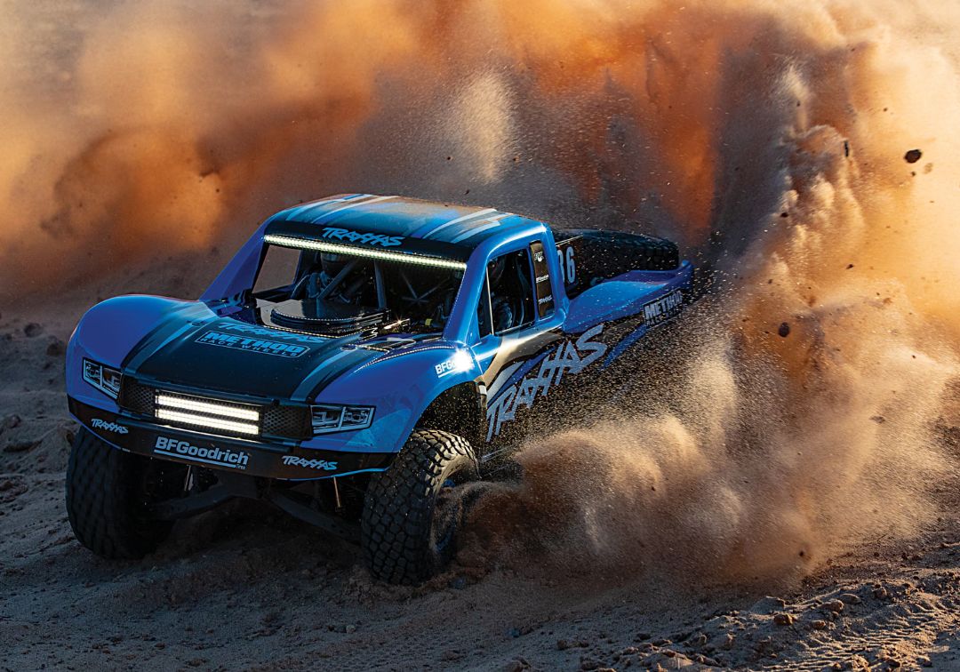 Traxxas Unlimited Desert Racer (UDR) with lights - Blue - Click Image to Close