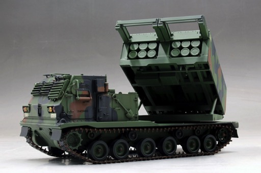 Trumpeter 1/35 M270/A1 Multiple Launch Rocket System - Click Image to Close