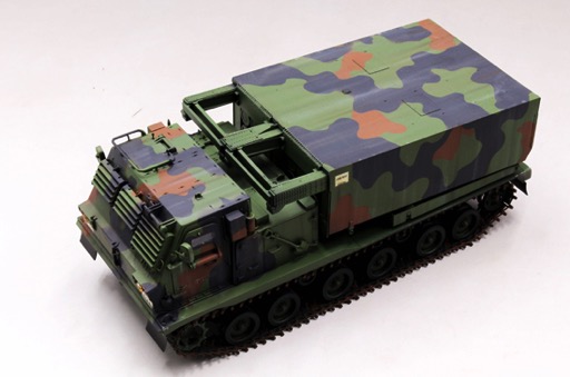 Trumpeter 1/35 M270/A1 Multiple Launch Rocket System - Click Image to Close