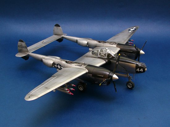 Trumpeter 1/32 Lockheed P-38L-5-LO Lightning