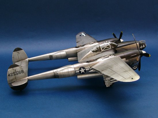 Trumpeter 1/32 Lockheed P-38L-5-LO Lightning