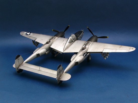Trumpeter 1/32 Lockheed P-38L-5-LO Lightning