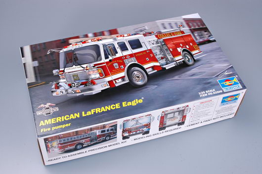 Trumpeter 1/25 2002 LaFrance Eagle Fire Pumper - Click Image to Close