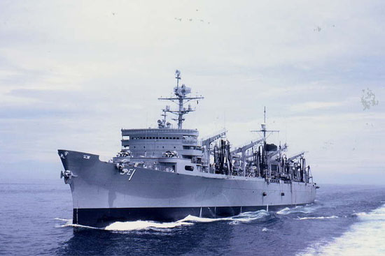 Trumpeter 1/700 AOE Fast Combat Support Ship USS Sacramento(AOE-