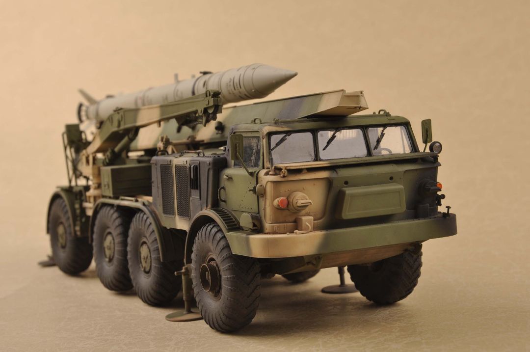 Trumpeter 1:72 Russian 9P113 TEL w/9M21 Rocket