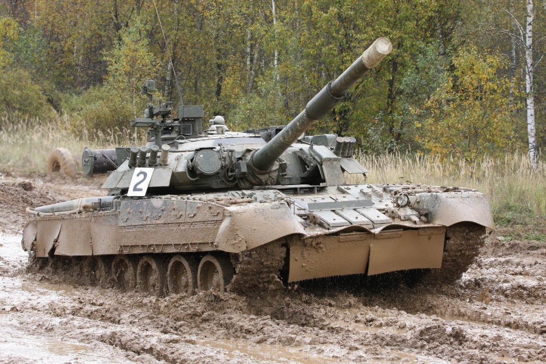 Trumpeter 1/35 Russian T-80U MBT - Click Image to Close