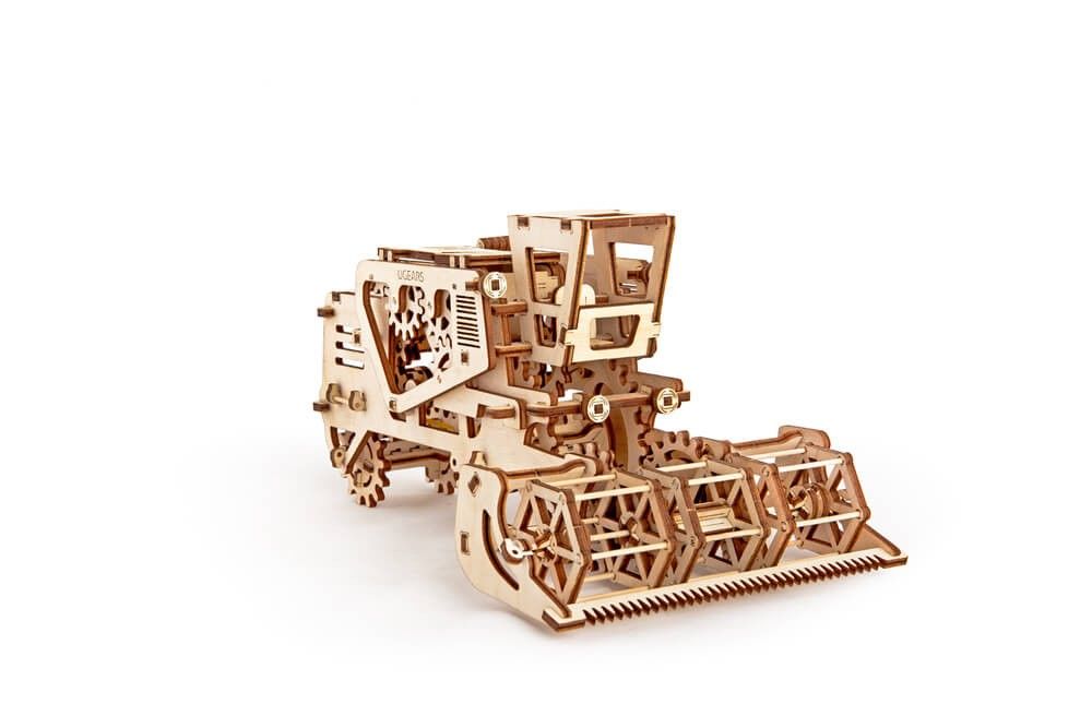 UGears Combine Harvester - 154 pieces (Easy) - Click Image to Close