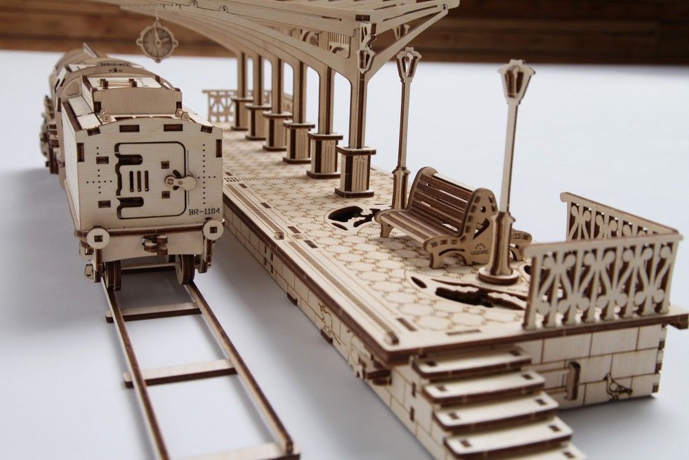 UGears Railway Platform - 196 pieces (Medium) - Click Image to Close