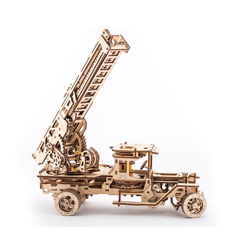 UGears Ladder Fire Truck - 537 pieces (Advanced) - Click Image to Close