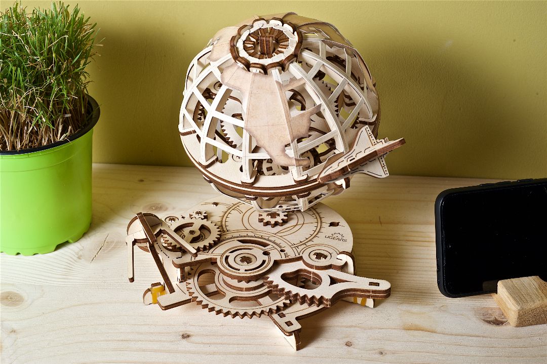 UGears Model Globe - 184 Pieces - Click Image to Close