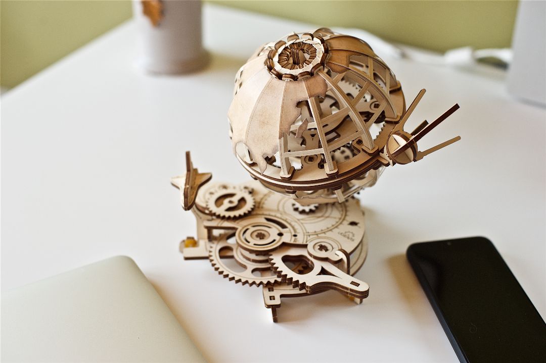 UGears Model Globe - 184 Pieces - Click Image to Close